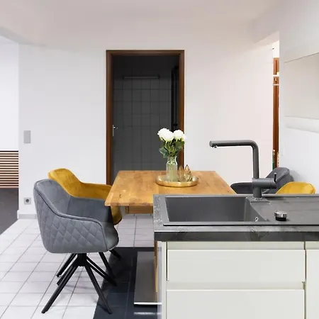 Apartment Stylish - Garden - Great Transport Links And Parking *