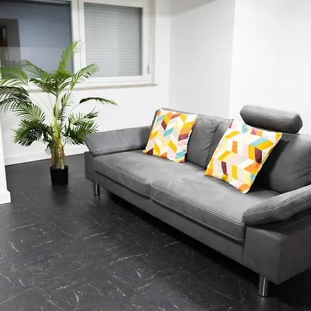 Stylish - Garden - Great Transport Links And Parking Apartment *