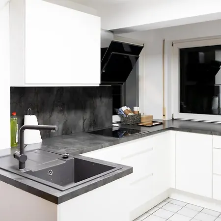 Stylish - Garden - Great Transport Links And Parking Apartment Stuttgart