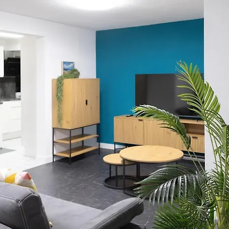 Apartment Stylish - Garden - Great Transport Links And Parking *